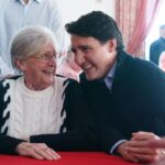 Justin Trudeau Instagram - When @Francis.Drouin told me about the coffee chats he hosts, I knew I had to stop in and see one in action. And what fun we had! To the seniors at Jardins Belle Rive today: Thanks for the warm welcome. It’s always nice to start the day with good company and great conversation. 🇨🇦 Quand @Francis.Drouin m’a parlé des cafés-causeries qu’il anime, j’ai décidé d’en voir une en personne. Et quel plaisir on a eu! Aux aînés des Jardins Belle Rive : merci pour votre accueil chaleureux aujourd’hui. C’est toujours agréable de commencer la journée en bonne compagnie. Rockland, Ontario