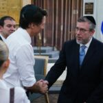 Justin Trudeau Instagram - To the members of the Jewish community who spoke with us today: Thank you. Thank you for speaking so candidly about your pain, your anger, and your grief. I hear you. I want you to know that our commitment to you – and to Israel, as a Jewish and democratic state – is unwavering. I also want you to know that we remain focused on combatting antisemitism and keeping you – and all Jewish Canadians – safe from antisemitic violence. This is work that all of us, especially non-Jewish Canadians, must continue to do together. 🇨🇦 Aux membres de la communauté juive qu’on a rencontrés aujourd’hui : merci d’avoir parlé si franchement de votre douleur, de votre colère et de votre chagrin. Je vous entends. Notre engagement à votre égard et à l’égard d’Israël en tant qu’État juif et démocratique est inébranlable. Je veux aussi que vous sachiez que la lutte contre l’antisémitisme et votre protection ainsi que celle de tous les Canadiens juifs contre la violence antisémite restent notre priorité. Nous devons tous, en particulier les Canadiens non juifs, poursuivre ce travail ensemble. Toronto, Ontario