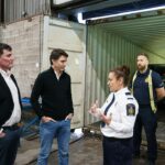 Justin Trudeau Instagram – We’re focused on combatting auto theft across the country, and we’re working with port authorities – among others – to tackle the issue. Last month, I spent time with workers on the front lines at the Port de Montréal. They spoke about what more we can do to help them detect illegal shipments and recover stolen vehicles – and we followed up on that conversation, with funding to help them do just that. We announced an investment that’s going to make sure Canada Border Services Agency, the RCMP, and Public Safety Canada are equipped with enhanced investigative tools and can better detect and recover cars that have been stolen. To be clear: Our commitment to addressing this problem, and to keeping Canadians safe, remains steadfast. We’ll continue to work with port authorities, law enforcement, governments, carmakers, insurance companies, and others to combat this alarming problem.
🇨🇦
Nous sommes résolus à lutter contre le vol de voitures dans tout le pays, et nous travaillons notamment avec les administrations portuaires pour aborder le problème. Le mois dernier, j’ai passé du temps avec des travailleurs de première ligne au Port de Montréal. Ils ont parlé de ce que nous pouvons faire de plus pour les aider à détecter les cargaisons illégales et à récupérer les véhicules volés, et nous avons donné suite à cette conversation en accordant des fonds pour les aider à le faire. Nous avons annoncé un investissement qui permettra à l’Agence des services frontaliers du Canada, à la GRC et à Sécurité publique Canada de disposer d’outils d’enquête améliorés et de mieux détecter et récupérer les véhicules volés. En somme, notre volonté de résoudre ce problème et d’assurer la sécurité des Canadiens demeure inébranlable. Nous continuerons à travailler avec rencontrer les administrations portuaires, les forces de l’ordre, les gouvernements, les fabricants d’automobiles, les compagnies d’assurance et d’autres intervenants afin de lutter contre ce problème alarmant. Montréal, Québec