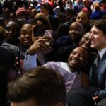 Justin Trudeau Instagram – Six years ago, Canada endorsed the United Nations International Decade for People of African Descent. The United Nations decade is ending this year, but Canada’s support for Black communities is not. Yesterday evening, as we celebrated Black History Month together, we announced that we’re extending our support for the United Nations decade beyond 2024. We’re doing this to further promote equality and empower Black Canadians. We’ll continue to invest in Black-led programs across the country. And we’ll keep working with Black Canadians to make sure they have the opportunities they deserve.
🇨🇦 
Il y a six ans, le Canada a adhéré à la Décennie internationale des personnes d’ascendance africaine des Nations Unies. La Décennie prend fin cette année, mais pas le soutien du Canada aux communautés noires. Hier soir, pendant que nous célébrions ensemble le Mois de l’histoire des Noirs, nous avons annoncé que nous prolongerions notre appui à la Décennie des Nations Unies au-delà de 2024. Nous le faisons pour promouvoir encore plus l’égalité et donner d’autres moyens d’agir aux Canadiens noirs. Nous allons continuer d’investir dans des programmes dirigés par des Noirs partout au pays. Et nous allons continuer de travailler en collaboration avec les Canadiens noirs pour qu’ils aient les occasions qu’ils méritent. Gatineau, Quebec