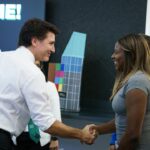 Justin Trudeau Instagram - These innovators, creative thinkers, and entrepreneurs are leading the way with start-ups and small businesses focused on addressing the Sustainable Development Goals – from advancing gender equality, to fighting climate change, to ending poverty. And because of the support offered by Kitchener’s SDG Idea Factory, they are able to make real and tangible progress. To those I spoke with this morning: Thank you. Your ideas and your innovations have the potential to change the world for the better, and I’m so grateful that you are sharing your talents and your passions with all of us. 🇨🇦 Ces innovateurs, esprits créatifs et entrepreneurs ouvrent la voie avec leurs petites entreprises et entreprises en démarrage axées sur l’atteinte des objectifs de développement durable, qu’il s’agisse de faire progresser l’égalité des sexes, de lutter contre les changements climatiques ou de mettre fin à la pauvreté. Et grâce au soutien que leur offre SDG Idea Factory de Kitchener, ils sont en mesure de réaliser des progrès tangibles. À ceux avec qui j’ai parlé ce matin : merci. Vos idées et innovations ont le potentiel d’améliorer le monde, et je vous suis très reconnaissant de nous faire tous profiter de vos talents et de votre passion. Kitchener, Ontario