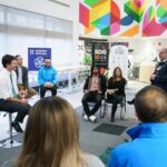 Justin Trudeau Instagram - These innovators, creative thinkers, and entrepreneurs are leading the way with start-ups and small businesses focused on addressing the Sustainable Development Goals – from advancing gender equality, to fighting climate change, to ending poverty. And because of the support offered by Kitchener’s SDG Idea Factory, they are able to make real and tangible progress. To those I spoke with this morning: Thank you. Your ideas and your innovations have the potential to change the world for the better, and I’m so grateful that you are sharing your talents and your passions with all of us. 🇨🇦 Ces innovateurs, esprits créatifs et entrepreneurs ouvrent la voie avec leurs petites entreprises et entreprises en démarrage axées sur l’atteinte des objectifs de développement durable, qu’il s’agisse de faire progresser l’égalité des sexes, de lutter contre les changements climatiques ou de mettre fin à la pauvreté. Et grâce au soutien que leur offre SDG Idea Factory de Kitchener, ils sont en mesure de réaliser des progrès tangibles. À ceux avec qui j’ai parlé ce matin : merci. Vos idées et innovations ont le potentiel d’améliorer le monde, et je vous suis très reconnaissant de nous faire tous profiter de vos talents et de votre passion. Kitchener, Ontario