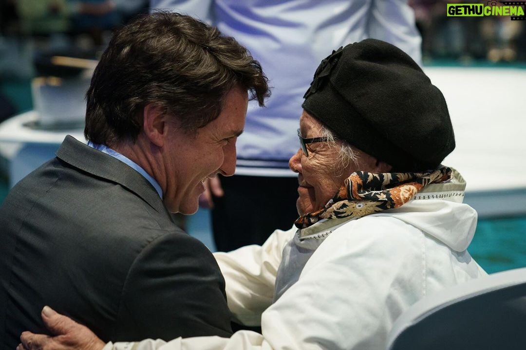 Justin Trudeau Instagram - History has been made. Our government, the Government of Nunavut, and Nunavut Tunngavik Incorporated have finalized an agreement on the devolution of Nunavut – putting decision-making about Nunavut’s land, water, and resources back in the hands of the people who know Nunavut best: Nunavummiut themselves. We worked on this agreement as partners, and we’ll keep working together to build a brighter future for those who call Nunavut home. 🇨🇦 Une nouvelle page de l’histoire s’est écrite. Notre gouvernement, le gouvernement du Nunavut et la Nunavut Tunngavik Incorporated ont conclu une entente sur le transfert des responsabilités au Nunavut, remettant ainsi la prise des décisions concernant les terres, les eaux et les ressources du Nunavut entre les mains des personnes qui le connaissent le mieux : les Nunavummiut. Nous avons préparé cette entente en tant que partenaires, et nous poursuivrons notre collaboration afin d’assurer un avenir meilleur aux habitants du Nunavut. Iqaluit, Nunavut