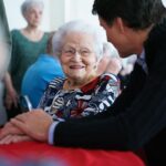 Justin Trudeau Instagram - When @Francis.Drouin told me about the coffee chats he hosts, I knew I had to stop in and see one in action. And what fun we had! To the seniors at Jardins Belle Rive today: Thanks for the warm welcome. It’s always nice to start the day with good company and great conversation. 🇨🇦 Quand @Francis.Drouin m’a parlé des cafés-causeries qu’il anime, j’ai décidé d’en voir une en personne. Et quel plaisir on a eu! Aux aînés des Jardins Belle Rive : merci pour votre accueil chaleureux aujourd’hui. C’est toujours agréable de commencer la journée en bonne compagnie. Rockland, Ontario