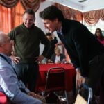 Justin Trudeau Instagram - When @Francis.Drouin told me about the coffee chats he hosts, I knew I had to stop in and see one in action. And what fun we had! To the seniors at Jardins Belle Rive today: Thanks for the warm welcome. It’s always nice to start the day with good company and great conversation. 🇨🇦 Quand @Francis.Drouin m’a parlé des cafés-causeries qu’il anime, j’ai décidé d’en voir une en personne. Et quel plaisir on a eu! Aux aînés des Jardins Belle Rive : merci pour votre accueil chaleureux aujourd’hui. C’est toujours agréable de commencer la journée en bonne compagnie. Rockland, Ontario
