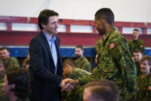 Justin Trudeau Instagram - To the women and men of the @CanadianForces, who bravely serve our country every day: Thank you. Your service and your sacrifice have not gone unnoticed – and are appreciated more than you’ll ever know. Whether you’re spending your holidays with your loved ones, or are serving across the country, or are deployed beyond our borders: We’re keeping you and your families in our thoughts. And I’ll say this one more time, because we can never say these two words enough: Thank you.
🇨🇦
Aux femmes et aux hommes des @ForcesCanada, qui servent courageusement notre pays chaque jour : Merci. Votre service et vos sacrifices ne passent pas inaperçus et sont appréciés plus que vous ne le saurez jamais. Que vous passiez les Fêtes avec vos proches, que vous serviez à l’autre bout du pays ou que vous soyez déployés au-delà de nos frontières : Nous pensons à vous et à vos familles. Et je le répète encore une fois, car nous ne dirons jamais assez ce simple mot : Merci.