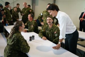 Justin Trudeau Instagram - To the women and men of the @CanadianForces, who bravely serve our country every day: Thank you. Your service and your sacrifice have not gone unnoticed – and are appreciated more than you’ll ever know. Whether you’re spending your holidays with your loved ones, or are serving across the country, or are deployed beyond our borders: We’re keeping you and your families in our thoughts. And I’ll say this one more time, because we can never say these two words enough: Thank you.
🇨🇦
Aux femmes et aux hommes des @ForcesCanada, qui servent courageusement notre pays chaque jour : Merci. Votre service et vos sacrifices ne passent pas inaperçus et sont appréciés plus que vous ne le saurez jamais. Que vous passiez les Fêtes avec vos proches, que vous serviez à l’autre bout du pays ou que vous soyez déployés au-delà de nos frontières : Nous pensons à vous et à vos familles. Et je le répète encore une fois, car nous ne dirons jamais assez ce simple mot : Merci.