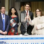 Justin Trudeau Instagram - The lighting of these candles and the story of Hanukkah are deeply symbolic. As Jewish people across the country eat latkes and spin the dreidel, and as we come together at events like this evening’s Hanukkah on the Hill, let’s remember that light shines brighter than darkness, and that hope is stronger than fear. And let me make one thing clear: Our government stands with you, and we’ll keep working to make sure you – and all Jewish Canadians – can always safely and proudly live Jewish lives. Chag Hanukkah Sameach. 🇨🇦 L’allumage de ces bougies et l’histoire de Hanoukka sont profondément symboliques. Alors que les Juifs de tout le pays mangent des latkes et font tourner le dreidel, et que nous participons ensemble à des activités telles que Hanoukka sur la Colline ce soir, rappelons-nous que la lumière brille plus fort que l’obscurité et que l’espoir est plus fort que la peur. Je tiens également à dire que notre gouvernement est à vos côtés, et que nous continuerons de faire en sorte que vous et tous les Canadiens juifs puissiez toujours vivre une vie juive avec fierté et en toute sécurité. Chag Hanukkah Sameach. Ottawa, Ontario