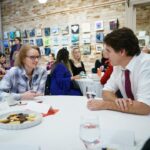 Justin Trudeau Instagram - We’re focused on reducing the cost of living – and we’ve made some real progress. We’ve cut child care costs by at least 50% across Canada. We’ve increased Canada Child Benefit payments. We’ve introduced the Canada Dental Benefit to help kids get the dental care they need. We’ve permanently eliminated interest on Canada Student Loans and Canada Apprentice Loans. We’ve boosted the Old Age Security pension. And we’re taking action to address grocery prices, to crack down on junk fees, and to drive down housing costs – for the women I spoke with today, in Aurora, and for Canadians across the country. 🇨🇦 Nous sommes déterminés à réduire le coût de la vie et nous avons réalisé de véritables progrès à cet égard. Nous avons réduit les frais de garde d’au moins 50 % dans tout le Canada. Nous avons augmenté les paiements de l’Allocation canadienne pour enfants. Nous avons mis en place la Prestation dentaire canadienne pour aider les enfants à obtenir les soins dentaires dont ils ont besoin. Nous avons éliminé de façon permanente les intérêts sur les prêts canadiens aux étudiants et les prêts canadiens aux apprentis. Nous avons bonifié la pension de la Sécurité de la vieillesse. Et nous prenons des mesures pour faire baisser le prix des aliments, sévir contre les frais indésirables et réduire le coût du logement – pour les femmes avec lesquelles je me suis entretenu aujourd’hui, à Aurora, et pour les Canadiens de tout le pays. Aurora, Ontario