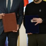 Justin Trudeau Instagram - Ukraine can count on Canada. With the new security agreement between our two countries, which President Zelenskyy and I signed earlier today, we’re making sure Ukrainians can defeat Russia on the battlefield. And we’ll keep being there with the critical support they need to fend off this brutal assault – and rebuild when the war is won. 🇨🇦 L’Ukraine peut compter sur le Canada. Grâce au nouvel accord en matière de sécurité entre nos deux pays, que le président Zelenskyy et moi avons signé aujourd’hui, nous veillons à ce que les Ukrainiens puissent vaincre la Russie sur le champ de bataille. Nous continuerons d’apporter le soutien essentiel dont les Ukrainiens ont besoin pour repousser cet assaut brutal et reconstruire leur pays une fois la guerre gagnée. Kyiv, Ukraine