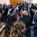 Justin Trudeau Instagram - Over 100 years ago, there wasn’t a single woman in the House of Commons. Today, over 100 women sit in Parliament. In fact, there are now more women sitting in Parliament than ever before. That’s good news. But we need more. We need more women in politics and at decision-making tables across the country. Because throughout Canada’s history, progress has been made when women’s voices have been heard. To everyone at Equal Voice who is committed to making that happen, and who is helping advocate for women in politics: Thank you. Let’s keep moving forward together. 🇨🇦 Il y a plus de 100 ans, il n’y avait aucune femme à la Chambre des communes. Aujourd’hui, plus de 100 femmes siègent au Parlement. En fait, plus de femmes que jamais siègent maintenant au Parlement. C’est une bonne nouvelle. Mais il en faut plus. Il faut plus de femmes en politique et là où se prennent les décisions au pays. Car dans l’histoire du Canada, les progrès se sont réalisés quand la voix des femmes s’est fait entendre. À l’équipe d’À voix égales dévouée à cette cause et militant pour la venue de plus de femmes en politique : merci. Continuons d’avancer dans cette voie ensemble. Ottawa, Ontario