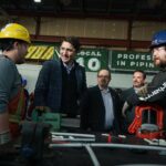 Justin Trudeau Instagram - Homeowners who switch to heat pumps from home heating oil save, on average, up to $2,500 per year on their home energy bills. Heat pumps are also 2 to 3 times more efficient than home heating oil. So, in other words, they are better for both your wallet and our environment. And that’s exactly why we’re working with provinces and territories – and tradespeople, like the students we spent time with in St. John’s, Newfoundland and Labrador today – to roll out heat pumps and help people make the switch off home heating oil. 🇨🇦 Les propriétaires d’habitation qui abandonnent le mazout de chauffage domestique pour adopter la thermopompe peuvent économiser jusqu’à 2 500 $ par année sur leur facture d’électricité. En effet, l’efficacité des thermopompes est de 2 à 3 fois supérieure à celle du mazout de chauffage. Autrement dit, elles sont avantageuses pour votre portefeuille comme pour notre environnement. Voilà pourquoi nous travaillons avec les provinces et les territoires – et les gens de métier, comme les étudiants que nous avons rencontrés à St. John’s, à Terre-Neuve-et-Labrador aujourd’hui – en vue de déployer les thermopompes et d’aider les gens à délaisser le mazout de chauffage. St. John's, Newfoundland and Labrador