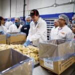 Justin Trudeau Instagram – There’s nothing like sharing meals and sweets on Diwali and Bandi Chhor Divas. And for families across the Greater Toronto Area, there’s no better place to get them than Samosa and Sweet Factory. Thanks for the tour today – everything looked delicious!
🇨🇦
Il n’y a rien comme partager des repas et des desserts le jour de Diwali et de Bandi Chhor Divas. Et pour les familles du Grand Toronto, il n’y a pas meilleur endroit pour se les procurer que Samosa et Sweet Factory. Merci pour la visite, aujourd’hui – tout avait l’air délicieux. Etobicoke, Ontario
