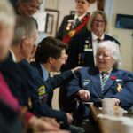 Justin Trudeau Instagram - Ils ont servi avec courage. Ils ont défendu notre pays et nos valeurs. Ils ont amélioré le monde entier. Aujourd’hui, à la @RoyalCanadianLegion à Greenfield Park, on a exprimé notre gratitude de notre mieux à nos anciens combattants – car on ne pourra jamais assez les remercier. 🇨🇦 They served with courage. They defended our country and our values. And they made an incredible difference around the world. Today, at the @RoyalCanadianLegion in Greenfield Park, we did our best to let our Veterans know how grateful we are – because we can never thank them enough.