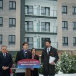 Justin Trudeau Instagram - Dernière nouvelle : nous travaillons avec Québec pour construire plus de logements, plus rapidement. Dans le cadre de notre Fonds pour accélérer la construction de logements, nous collaborons avec la province pour accélérer la construction de dizaines de milliers de logements. Et cela comprend des milliers de logements sociaux et abordables pour les plus vulnérables. Nous savons qu’il reste du travail à faire pour rendre le logement plus abordable pour les Québécois et tous les Canadiens. Cette entente est un très grand pas dans la bonne direction, et nous continuerons de faire ce qu’il faut pour obtenir des résultats. 🇨🇦 Just announced: We’re working with Quebec to build more homes, faster. Through our Housing Accelerator Fund, we’re working with the province to fast-track the construction of tens of thousands of homes. This includes thousands of social and affordable housing units for the most vulnerable. We know there’s more work to do to make housing more affordable for Quebecers and all Canadians – this agreement is a major step in the right direction, and we’ll keep doing the work needed to deliver results. Longueuil, Québec
