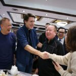 Justin Trudeau Instagram – It’s always good to be back in British Columbia – and to be with those who call this great place home. To everyone who was at Tin Tin Seafood Harbour for lunch today: I’m glad we could spend some time together! Thanks for the warm welcome.
🇨🇦
C’est toujours un plaisir d’être de retour en Colombie-Britannique et en compagnie de ceux qui habitent cette magnifique région. À tous ceux qui ont pris le lunch au Tin Tin Seafood Harbour aujourd’hui : je suis heureux de vous avoir rencontrés! Merci pour l’accueil chaleureux. Richmond, British Columbia