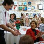 Justin Trudeau Instagram - We’re focused on reducing the cost of living – and we’ve made some real progress. We’ve cut child care costs by at least 50% across Canada. We’ve increased Canada Child Benefit payments. We’ve introduced the Canada Dental Benefit to help kids get the dental care they need. We’ve permanently eliminated interest on Canada Student Loans and Canada Apprentice Loans. We’ve boosted the Old Age Security pension. And we’re taking action to address grocery prices, to crack down on junk fees, and to drive down housing costs – for the women I spoke with today, in Aurora, and for Canadians across the country. 🇨🇦 Nous sommes déterminés à réduire le coût de la vie et nous avons réalisé de véritables progrès à cet égard. Nous avons réduit les frais de garde d’au moins 50 % dans tout le Canada. Nous avons augmenté les paiements de l’Allocation canadienne pour enfants. Nous avons mis en place la Prestation dentaire canadienne pour aider les enfants à obtenir les soins dentaires dont ils ont besoin. Nous avons éliminé de façon permanente les intérêts sur les prêts canadiens aux étudiants et les prêts canadiens aux apprentis. Nous avons bonifié la pension de la Sécurité de la vieillesse. Et nous prenons des mesures pour faire baisser le prix des aliments, sévir contre les frais indésirables et réduire le coût du logement – pour les femmes avec lesquelles je me suis entretenu aujourd’hui, à Aurora, et pour les Canadiens de tout le pays. Aurora, Ontario