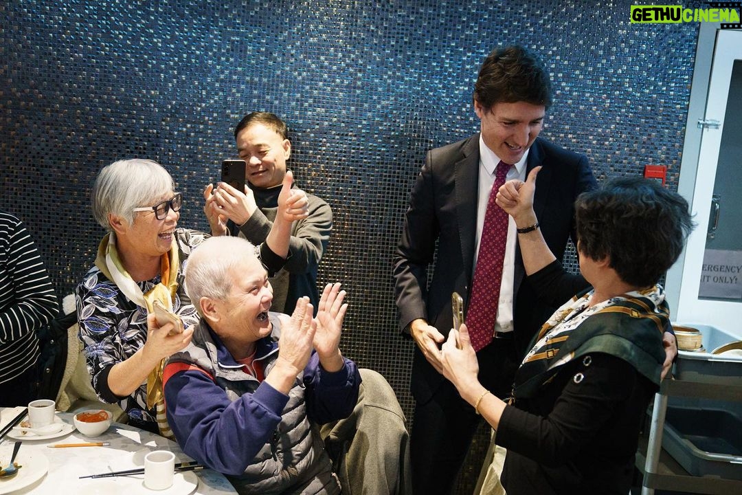 Justin Trudeau Instagram - Grabbed lunch at Fancy Chinese Cuisine – and made some new friends in Markham! 🇨🇦 J’ai dîné à Fancy Chinese Cuisine et je me suis fait de nouveaux amis à Markham! Markham, Ontario