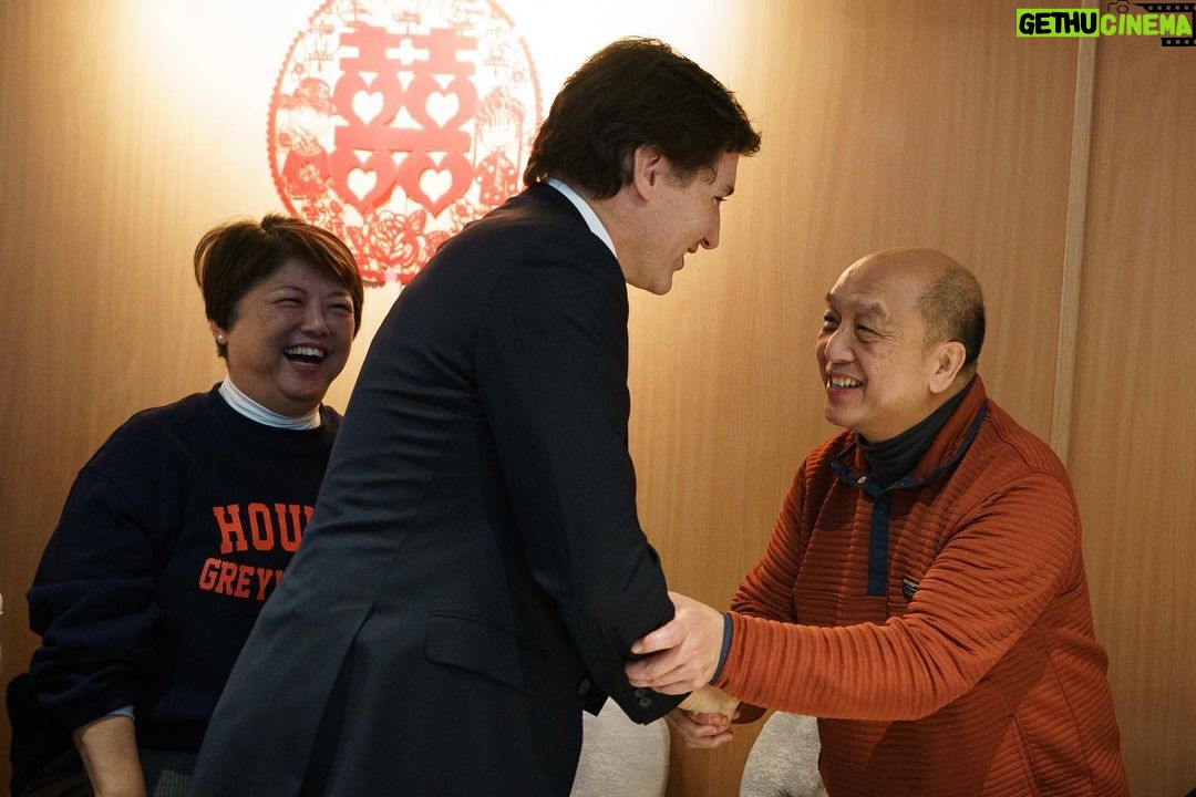 Justin Trudeau Instagram - Grabbed lunch at Fancy Chinese Cuisine – and made some new friends in Markham! 🇨🇦 J’ai dîné à Fancy Chinese Cuisine et je me suis fait de nouveaux amis à Markham! Markham, Ontario