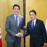 Justin Trudeau Instagram - Creating opportunities for Canadians, attracting investment to Canada, increasing trade between countries, advancing climate action, building clean economies, and strengthening supply chains – I spoke about these and other priorities in my meetings with world leaders today. We also spoke about global issues – including Hamas’ terrorist attacks against Israel, the dire humanitarian situation in Gaza, the ongoing crisis in Haiti, and Russia’s continued aggression against Ukraine. As I made clear to other leaders, Canada remains committed to working with partners to address these issues and make life better for people around the world. We’ll continue these conversations when the @APEC Economic Leaders’ Meeting resumes tomorrow – check back then. 🇨🇦 Créer des opportunités pour les Canadiens, attirer des investissements au Canada, accroître le commerce entre les pays, promouvoir l’action climatique, bâtir des économies propres et renforcer les chaînes d’approvisionnement. Voilà notamment des priorités dont j’ai parlé lors de mes rencontres avec les dirigeants mondiaux aujourd’hui. Nous avons également abordé des enjeux mondiaux, notamment les attaques terroristes du Hamas contre Israël, la situation humanitaire désastreuse à Gaza, la crise actuelle en Haïti et l’agression continue de la Russie contre l’Ukraine. Comme je l’ai clairement indiqué aux autres dirigeants, le Canada reste déterminé à travailler avec ses partenaires pour s’attaquer à ces problèmes et améliorer la vie des gens dans le monde entier. Nous poursuivrons ces conversations lorsque la réunion des dirigeants économiques de l’@APEC reprendra demain. San Francisco, California