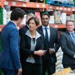 Justin Trudeau Instagram – These folks grow and distribute food – and they are finding ways to get that food to kitchen tables, lunch rooms, and restaurants more effectively, more efficiently, and at lower costs. I sat down with them this afternoon and spoke about the work we’re doing to make life more affordable – from introducing the Grocery Rebate this past summer, to calling on Canada’s largest grocers to stabilize prices, to increasing competition in the grocery sector. I also asked them these questions: How can we make our supply chains more resilient? How can we rethink logistics, strengthen trade, and find cheaper ways to grow more nutritious food? To those who were there: Thank you for sharing your thoughts and your ideas with us. Let’s keep working together to drive down costs and make life more affordable.
🇨🇦
Ces gens cultivent et distribuent des aliments, et trouvent des moyens de les acheminer vers les tables de cuisine, les cantines et les restaurants de manière plus efficace et à moindre coût. J’ai discuté avec eux cet après-midi et j’ai parlé du travail que nous faisons pour rendre la vie plus abordable depuis l’introduction du rabais pour l’épicerie l’été dernier, jusqu’à l’appel lancé aux plus grands épiciers du Canada pour qu’ils stabilisent les prix, en passant par l’augmentation de la concurrence dans le secteur de l’épicerie. Je leur ai également posé les questions suivantes : comment pouvons-nous rendre nos chaînes d’approvisionnement plus résilientes? Comment pouvons-nous repenser la logistique, renforcer le commerce et trouver des moyens moins coûteux de produire des aliments plus nutritifs ? À ceux qui étaient présents : Merci de nous avoir communiqué vos réflexions et vos idées. Continuons à travailler ensemble pour faire baisser les coûts et rendre la vie plus abordable. San Francisco, California