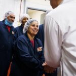 Justin Trudeau Instagram – There’s nothing like sharing meals and sweets on Diwali and Bandi Chhor Divas. And for families across the Greater Toronto Area, there’s no better place to get them than Samosa and Sweet Factory. Thanks for the tour today – everything looked delicious!
🇨🇦
Il n’y a rien comme partager des repas et des desserts le jour de Diwali et de Bandi Chhor Divas. Et pour les familles du Grand Toronto, il n’y a pas meilleur endroit pour se les procurer que Samosa et Sweet Factory. Merci pour la visite, aujourd’hui – tout avait l’air délicieux. Etobicoke, Ontario