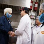 Justin Trudeau Instagram – There’s nothing like sharing meals and sweets on Diwali and Bandi Chhor Divas. And for families across the Greater Toronto Area, there’s no better place to get them than Samosa and Sweet Factory. Thanks for the tour today – everything looked delicious!
🇨🇦
Il n’y a rien comme partager des repas et des desserts le jour de Diwali et de Bandi Chhor Divas. Et pour les familles du Grand Toronto, il n’y a pas meilleur endroit pour se les procurer que Samosa et Sweet Factory. Merci pour la visite, aujourd’hui – tout avait l’air délicieux. Etobicoke, Ontario