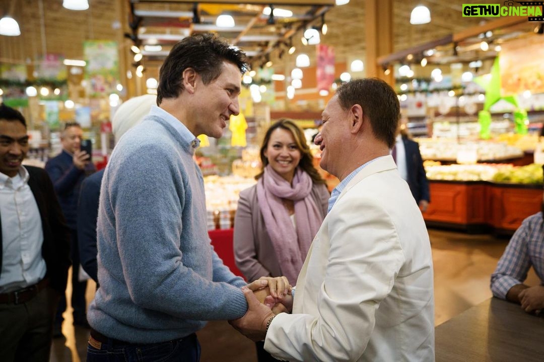 Justin Trudeau Instagram - We’re working to make life more affordable, and we’ve taken action to address grocery prices – because we know they are too high. I spoke about that with families in Mississauga this morning, and told them we’re committed to delivering results at the checkout counter. 🇨🇦 On veut rendre la vie plus abordable et on a pris des mesures pour faire baisser le prix de l’épicerie – car on sait que ça coûte trop cher. J’en ai parlé avec des familles de Mississauga ce matin et leur ai dit qu’on veut obtenir des résultats qui se répercuteront à la caisse. Mississauga, Ontario