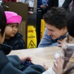 Justin Trudeau Instagram – We’re working to make life more affordable, and we’ve taken action to address grocery prices – because we know they are too high. I spoke about that with families in Mississauga this morning, and told them we’re committed to delivering results at the checkout counter.
🇨🇦
On veut rendre la vie plus abordable et on a pris des mesures pour faire baisser le prix de l’épicerie – car on sait que ça coûte trop cher. J’en ai parlé avec des familles de Mississauga ce matin et leur ai dit qu’on veut obtenir des résultats qui se répercuteront à la caisse. Mississauga, Ontario
