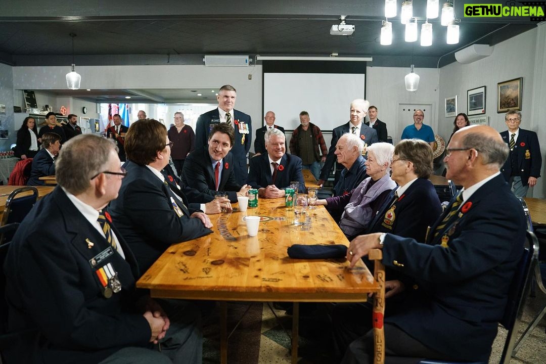 Justin Trudeau Instagram - Our Veterans have endured the horrors of war. They have borne scars. And they deserve our unending gratitude. Today in Sault Ste. Marie, we stopped by the @RoyalCanadianLegion and thanked the women and men in uniform for all they have done for Canada and for Canadians. 🇨🇦 Nos anciens combattants ont enduré les horreurs de la guerre. Ils ont subi des blessures. Ils méritent notre infinie gratitude. Aujourd’hui, à la @RoyalCanadianLegion de Sault Ste. Marie, on a remercié les femmes et les hommes en uniforme pour tout ce qu’ils ont fait pour le Canada. Sault Sainte Marie, Ontario