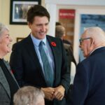 Justin Trudeau Instagram - Ils ont servi avec courage. Ils ont défendu notre pays et nos valeurs. Ils ont amélioré le monde entier. Aujourd’hui, à la @RoyalCanadianLegion à Greenfield Park, on a exprimé notre gratitude de notre mieux à nos anciens combattants – car on ne pourra jamais assez les remercier. 🇨🇦 They served with courage. They defended our country and our values. And they made an incredible difference around the world. Today, at the @RoyalCanadianLegion in Greenfield Park, we did our best to let our Veterans know how grateful we are – because we can never thank them enough.