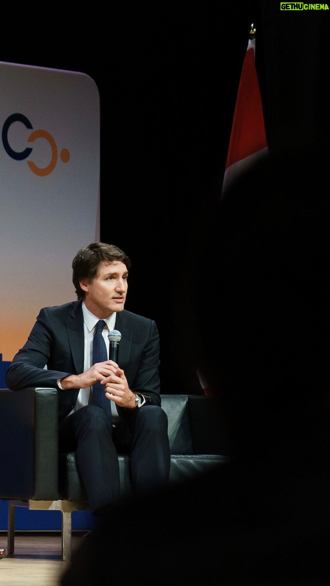 Justin Trudeau Instagram - Alexei Navalny s’est battu pour la démocratie, la liberté et la population russe. Ce combat lui a coûté la vie. Nous devons rester unis contre les actions de Poutine. Et nous devons continuer de défendre la démocratie – ensemble.