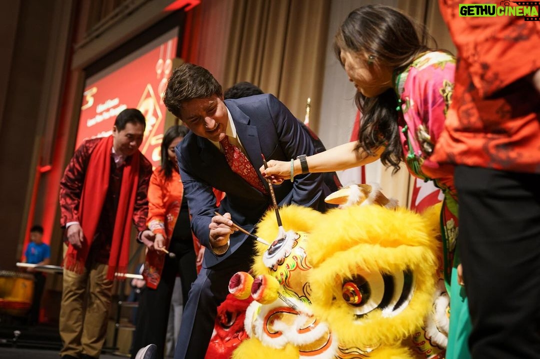 Justin Trudeau Instagram - Happy Lunar New Year! Xīn Nián Kuài Lè! Sun Nin Fai Lok! Chúc mừng năm mới! Saehae bok mani badeuseyo! 🇨🇦 Heureux Nouvel An lunaire! Xīn Nián Kuài Lè! Sun Nin Fai Lok! Chúc mừng năm mới! Saehae bok mani badeuseyo! Ottawa, Ontario
