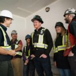Justin Trudeau Instagram - Right across the country, we’re focused on building more homes that people can afford. Last week, to support the construction of thousands of homes, we announced agreements everywhere from Edmonton to Cape Breton – and we were able to meet some of the workers who are going to build these homes, too. This week, we’ve reached agreements with Saskatoon, Whitehorse, and Mount Pearl, and we’re not done yet. Stay tuned for more in the days to come. 🇨🇦 Partout au pays, notre principal objectif est de bâtir plus de logements que les gens peuvent se payer. La semaine passée, à l’appui de la construction de milliers de logements, nous avons annoncé la conclusion d’accords d’Edmonton au Cap-Breton – et nous avons pu rencontrer certains des travailleurs qui construiront ces logements. Cette semaine, nous avons conclu des accords avec Saskatoon, Whitehorse et Mount Pearl, et c’est loin d’être fini. Revenez ici pour en savoir plus dans les prochains jours. Edmonton, Alberta