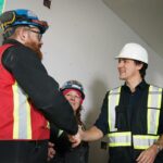 Justin Trudeau Instagram - Right across the country, we’re focused on building more homes that people can afford. Last week, to support the construction of thousands of homes, we announced agreements everywhere from Edmonton to Cape Breton – and we were able to meet some of the workers who are going to build these homes, too. This week, we’ve reached agreements with Saskatoon, Whitehorse, and Mount Pearl, and we’re not done yet. Stay tuned for more in the days to come. 🇨🇦 Partout au pays, notre principal objectif est de bâtir plus de logements que les gens peuvent se payer. La semaine passée, à l’appui de la construction de milliers de logements, nous avons annoncé la conclusion d’accords d’Edmonton au Cap-Breton – et nous avons pu rencontrer certains des travailleurs qui construiront ces logements. Cette semaine, nous avons conclu des accords avec Saskatoon, Whitehorse et Mount Pearl, et c’est loin d’être fini. Revenez ici pour en savoir plus dans les prochains jours. Edmonton, Alberta