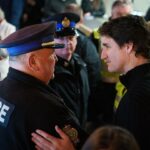 Justin Trudeau Instagram - When snowstorms hit Nova Scotia weeks ago, these first responders raced into harm’s way – clearing roads, digging out homes and power lines, and keeping residents safe. Of course, that’s really no surprise. The work they do, day in and day out, is nothing short of heroic. We all owe them our thanks, and I’m glad @MikeKelloway brought local first responders together today so we could say just that. 🇨🇦 Lorsque les tempêtes de neige en Nouvelle-Écosse il y a quelques semaines, ces premiers intervenants se sont précipités sur le terrain pour déneiger les routes, dégager les maisons et les lignes électriques, et assurer la sécurité des citoyens. Bien sûr, ce n’est pas vraiment surprenant. Le travail qu’ils accomplissent chaque jour est tout simplement héroïque. Nous leur devons notre gratitude, et je suis heureux que @MikeKelloway ait réuni des premiers intervenants de la région aujourd’hui pour que nous puissions leur dire merci. Cape Breton, Nova Scotia