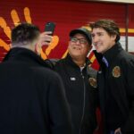 Justin Trudeau Instagram - Meeting some of the incredible volunteers who leapt into action when record snowfall hit Nova Scotia earlier this month. To the team at Eskasoni First Nation’s fire station: Thanks for rising to the challenge – and for always being there to keep your neighbours safe. 🇨🇦 Je rencontre des bénévoles qui sont intervenus lors des chutes de neige record en Nouvelle-Écosse plus tôt ce mois-ci. À l’équipe de la caserne de pompiers de la Première Nation d’Eskasoni : merci d’avoir relevé le défi et de toujours être là pour assurer la sécurité de vos voisins.