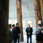 Justin Trudeau Instagram - Kiknu – which means “our home” in Mi’kmaw– is more than just a long-term care facility. It’s proof of the importance of aging with dignity, in your community and surrounded by your culture. When it soon opens, it’ll be a place where Eskasoni First Nation’s elders can get the very best care. They, like elders and seniors across the country, deserve nothing less. And that’s exactly why we’re investing in long-term care and funding inspiring projects like this one. 🇨🇦 Kiknu – qui veut dire « notre chez-nous » en mi’kmaq – est plus qu’un centre de soins de longue durée. C’est la preuve de l’importance de vieillir dans la dignité, au sein de sa communauté et immergé dans sa culture. Lorsqu’il ouvrira bientôt ses portes, ce sera un endroit où les aînés de la Première Nation d’Eskasoni pourront recevoir les meilleurs soins qui soient. Comme les aînés et les personnes âgées de tout le pays, ils ne méritent rien de moins. C’est exactement pour cela que nous investissons dans les soins de longue durée et que nous finançons des projets inspirants comme celui-ci.