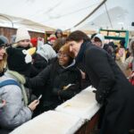 Justin Trudeau Instagram - Hého! That famous joie de vivre was on display at the Festival du Voyageur today – the largest French event anywhere in Western Canada. To everyone who’s heading out and enjoying the music, dance, snow-sculpting, and more over the next nine days: I hope you have the most fun! 🇨🇦 Hého! Cette fameuse joie de vivre était à l’honneur aujourd’hui au Festival du Voyageur, le plus grand événement en français de l’Ouest canadien. Musique, danse, sculpture sur neige et plus attendent ceux qui y assisteront au cours des neuf prochains jours. Amusez-vous bien! Winnipeg, Manitoba