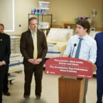 Justin Trudeau Instagram - News from Winnipeg: We’ve reached two new agreements with Manitoba – one to help hire more health workers and cut down wait times, and one to support seniors and make sure they can age with dignity. From making sure students – like the ones we spent time with today – can more easily practise medicine, to helping seniors live at home longer, we’re committed to making sure Canadians can get the quality care they expect and deserve. 🇨🇦 Nouvelles de Winnipeg : nous avons conclu deux nouveaux accords avec le Manitoba. Le premier permettra d’embaucher plus de travailleurs de la santé et de réduire les temps d’attente, et l’autre aidera les personnes âgées à vieillir dans la dignité. Que ce soit en veillant à ce que les étudiants – comme ceux que nous avons rencontrés aujourd’hui – puissent exercer la médecine plus facilement ou en aidant les personnes âgées à vivre plus longtemps chez elles, nous sommes déterminés à faire en sorte que les Canadiens puissent recevoir les soins de qualité qu’ils méritent et auxquels ils s’attendent. Winnipeg, Manitoba