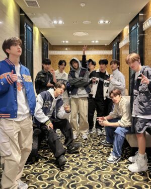 Hyunjae Instagram - THE BOYZ with #NBA 🏀
더비들의 마음에 덩크 슛을 날려 버린 더보이즈⛹🏻

#THEBOYZ #더보이즈