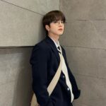 Juyeon Instagram - 오늘은 음빵중심 DAY🍞 모범생 MC 영훈이의 즐거웠던 #쇼음악중심 👓✨ #THEBOYZ #더보이즈 #YOUNGHOON
