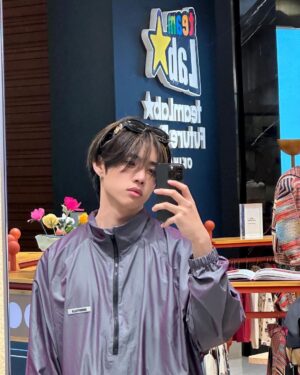 Hyunjae Instagram - 툭!
