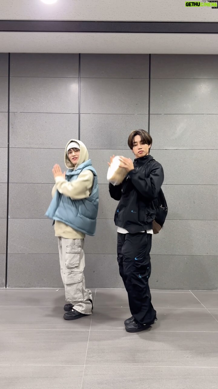 Juyeon Instagram - 떤디와 초특급 게스트 콥이🎙️🍯 #THEBOYZ #더보이즈 #JACOB #SUNWOO #PHANTASY #Honey