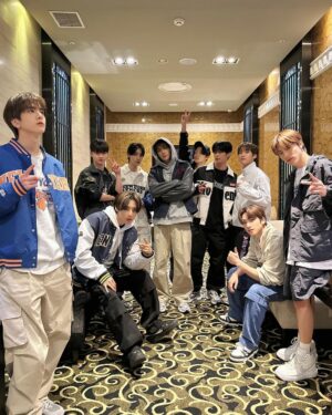 Hyunjae Instagram - THE BOYZ with #NBA 🏀
더비들의 마음에 덩크 슛을 날려 버린 더보이즈⛹🏻

#THEBOYZ #더보이즈