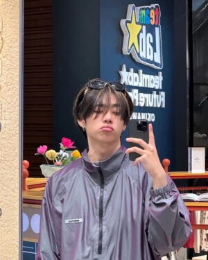 Hyunjae Instagram - 툭!