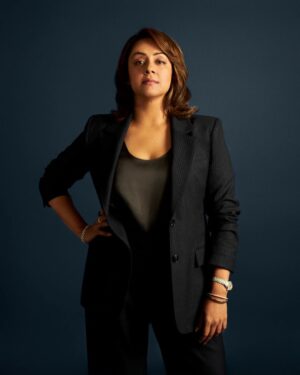 Jyothika Instagram - Styled to look bold and classic!

Styled by @radhikamehra
Photography @frontrowgypsy
Hair & Make-up @prachina_hair @devikasingh2