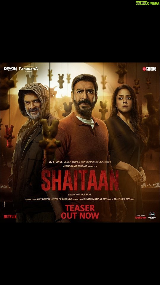 Jyothika Instagram - Khel bhi uska, aur niyam bhi uske. Kuch aisa hai #Shaitaan ka behkaava. #ShaitaanTeaser out now! Taking over cinemas on 8th March 2024. @ajaydevgn @actormaddy @jankibodiwala #JyotiDeshpande @kumarmangatpathak @abhishekpathakk #VikasBahl @officialjiostudios @adffilms @panorama_studios @panoramamusic