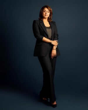 Jyothika Instagram - Styled to look bold and classic!

Styled by @radhikamehra
Photography @frontrowgypsy
Hair & Make-up @prachina_hair @devikasingh2