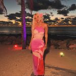 KAROL G Instagram – Un añito más viejita pero y quien está contando ???!!! 😛 Gracias a Todos por sus mensajitos de cumpleaños 🧡🌴🌅 Bahamas